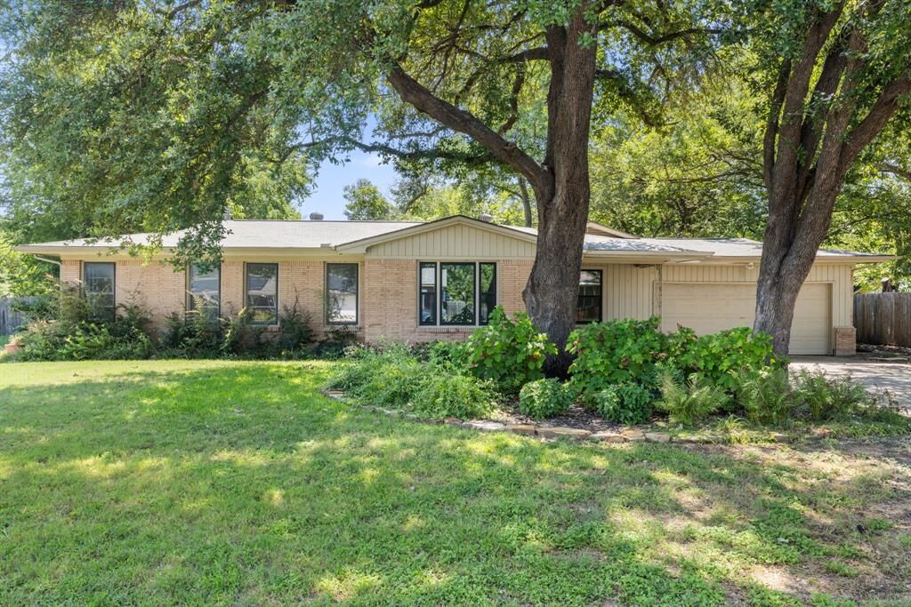 Property Photo:  7316 Coronet Avenue  TX 76180 