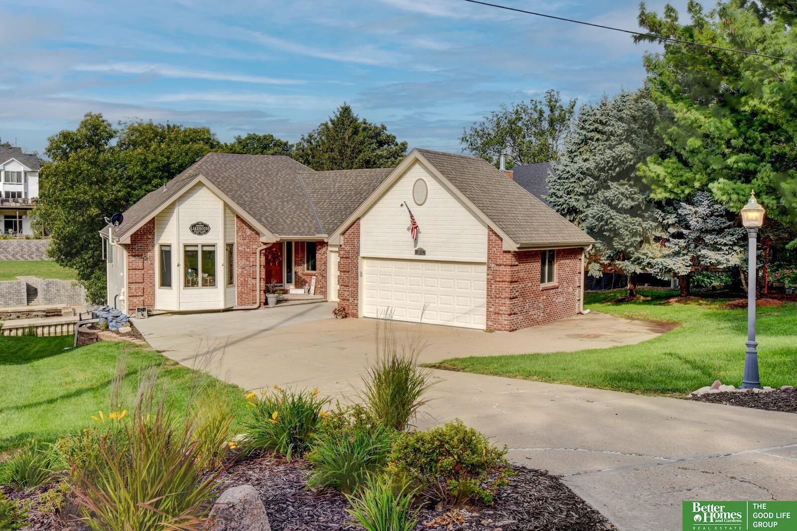 Property Photo:  8883 Verdon Circle  NE 68048 