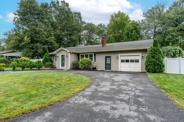 Property Photo:  5 Lawn Ave  MA 01852 