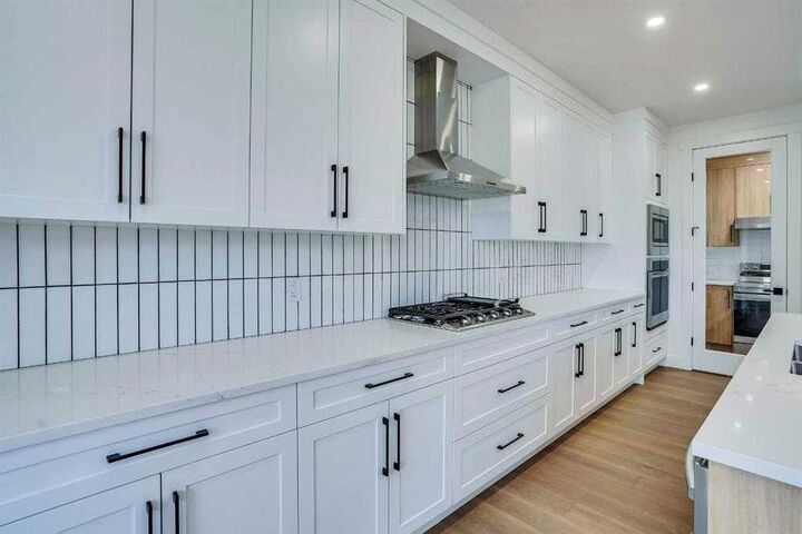 28 Saddlecrest Manor NE  Calgary AB T3J 2K3 photo