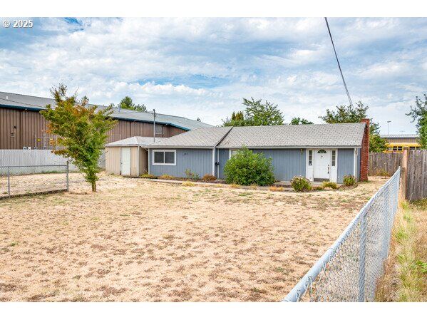 Property Photo: 1750 Taney St OR 97402