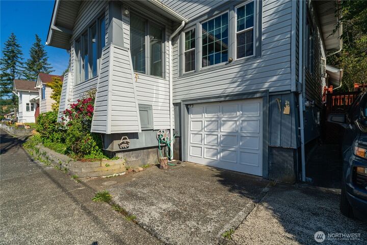Property Photo:  2643  Queets Avenue  WA 98550 