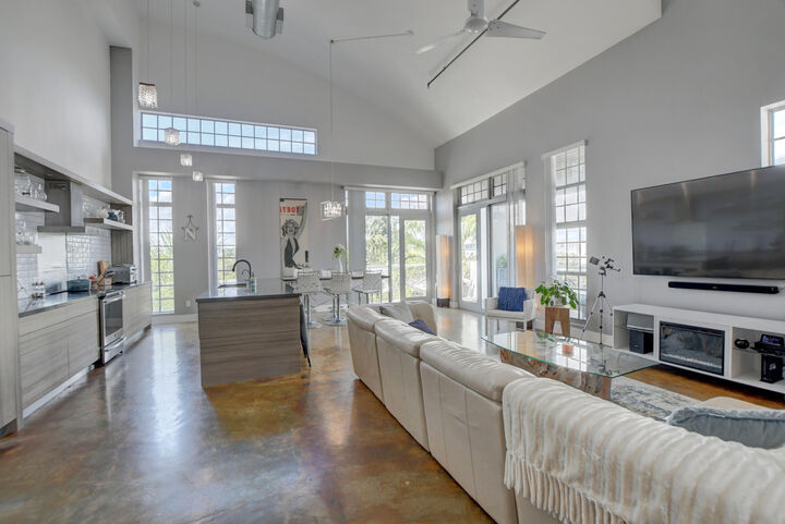 Property Photo:  185 NE 4th Avenue 301  FL 33483 