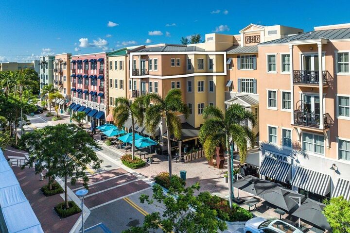 Property Photo:  200 NE 2nd Avenue 411  FL 33444 