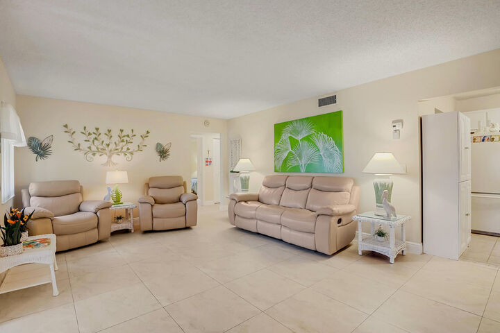Property Photo:  122 Lake Pine Circle A-1  FL 33463 