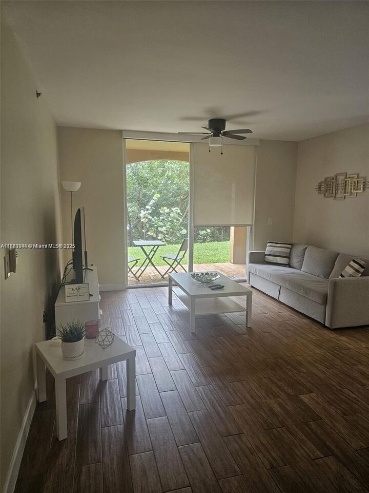 Property Photo: 19655 E Country Club Dr 6106 FL 33180