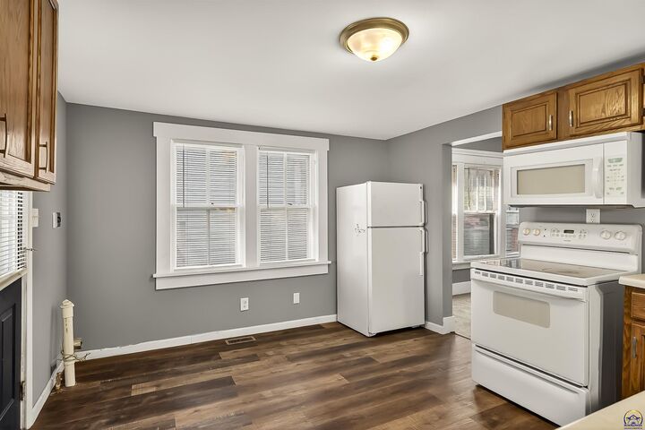 Property Photo:  306 SW Clay St  KS 66606