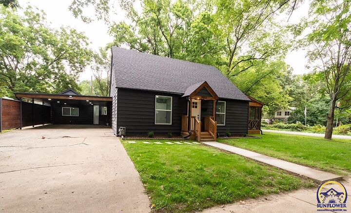 Property Photo: 702 NE Winfield Ave KS 66616