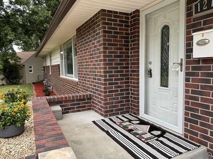 Property Photo: 1274 SW Indian Trail Ct KS 66604