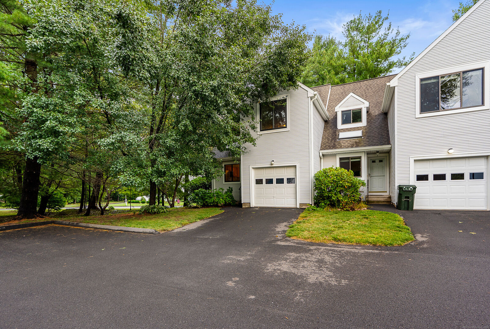 Property Photo: 4 Locust Lane 4 CT 06032