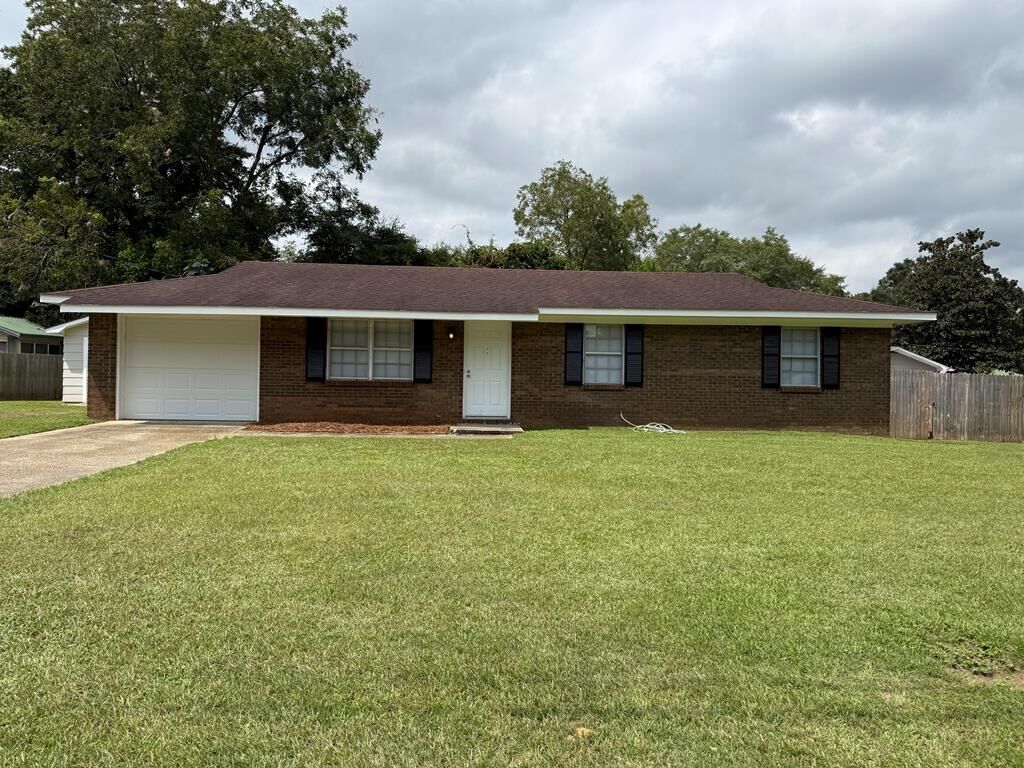 Property Photo:  222 Osteen Drive  AL 36344 