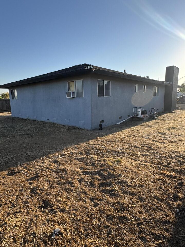 Property Photo: 579 S Villa Street CA 93257