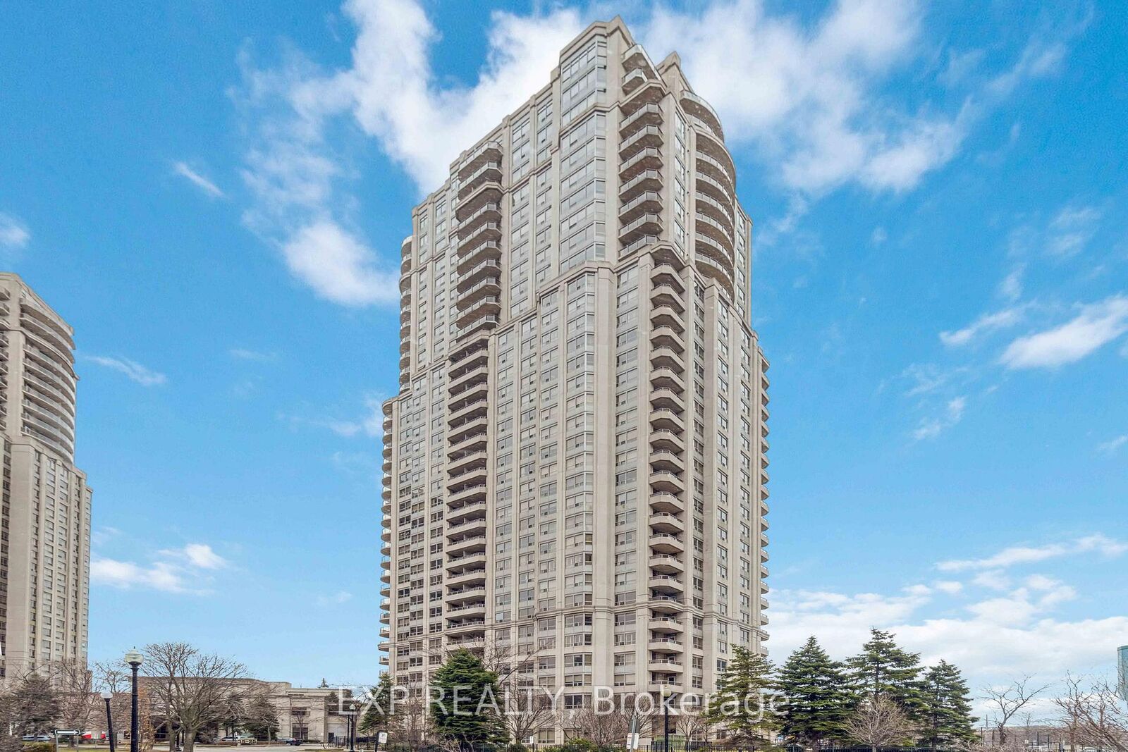 Property Photo:  25 Kingsbridge Garden Circle 616  ON L5R 4B1 