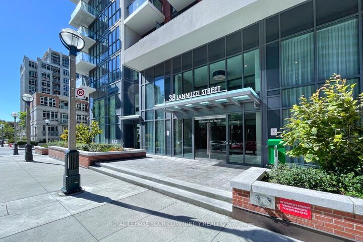 Property Photo:  38 Iannuzzi Street 1706  ON M5V 0S2 