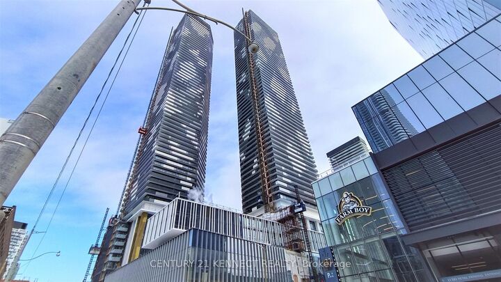 Property Photo:  138 Downes Street 2910  ON M5E 0E4 