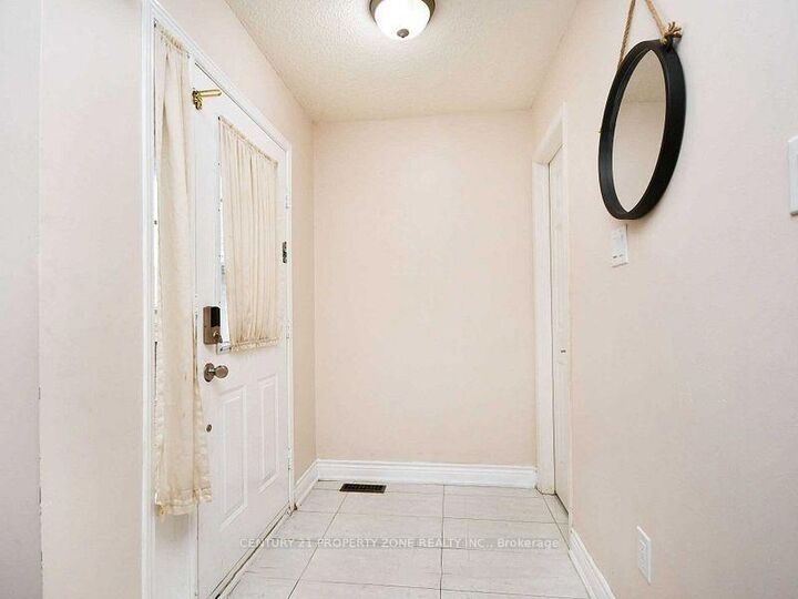 Photo de la propriété: 32 Summerdale Crescent ON L6X 4V8