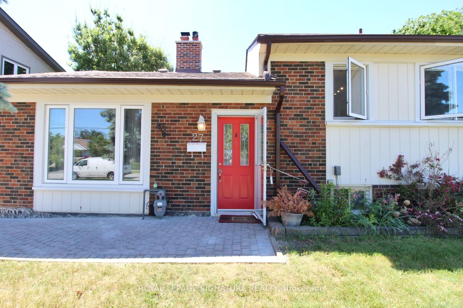 Photo de la propriété:  27 Cornwallis Drive  ON M1P 1H1 