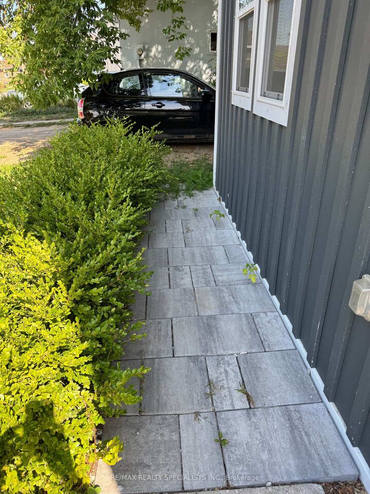 Photo de la propriété: 49 Sanford Street ON L4N 3C3