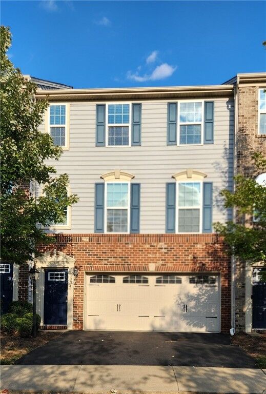 Property Photo: 1304 Pointe View Dr PA 16046