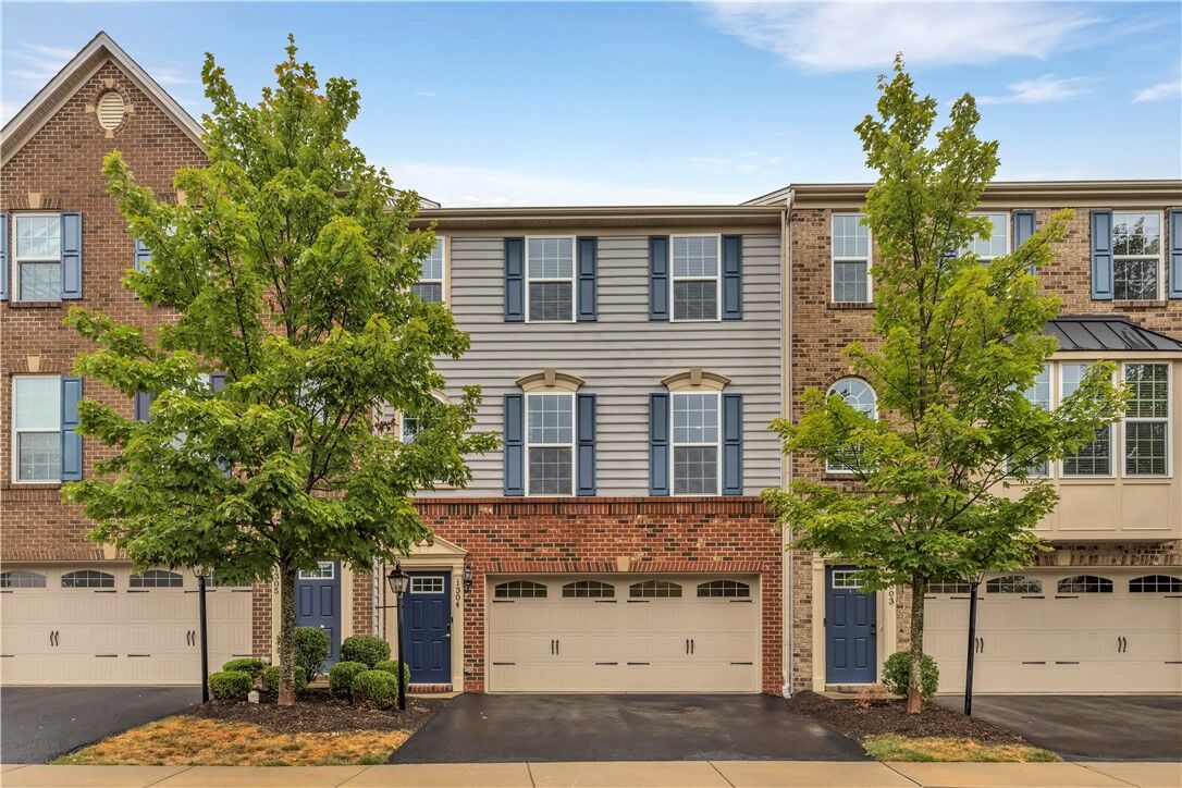 Property Photo:  1304 Pointe View Dr  PA 16046 