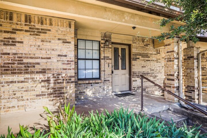 Property Photo: 7800 Northcrest Boulevard 203 TX 78752