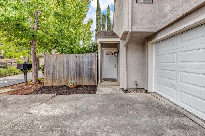 Property Photo:  557 Willow Court  CA 94510 