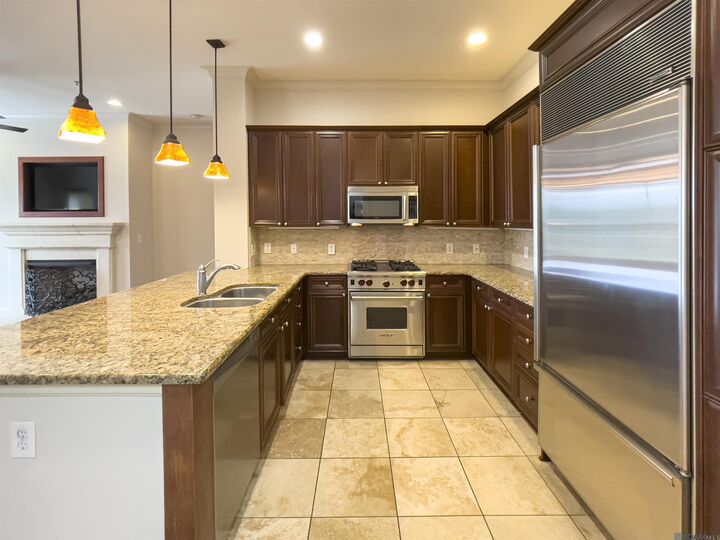 Property Photo:  998 Stanford Ave #206  LA 70808 