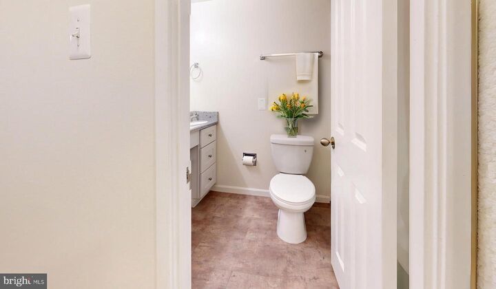 Property Photo:  307 Yoakum Parkway 1215  VA 22304 