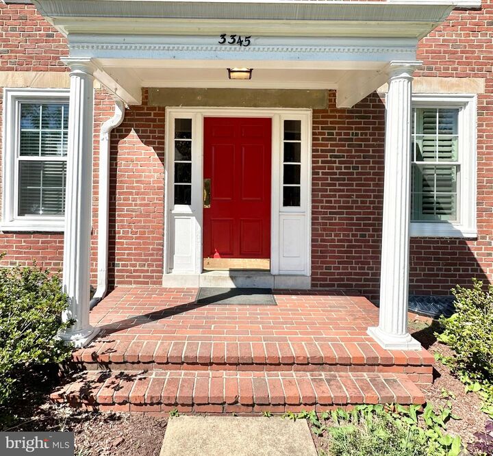 Property Photo:  3345 S Stafford Street B1  VA 22206 