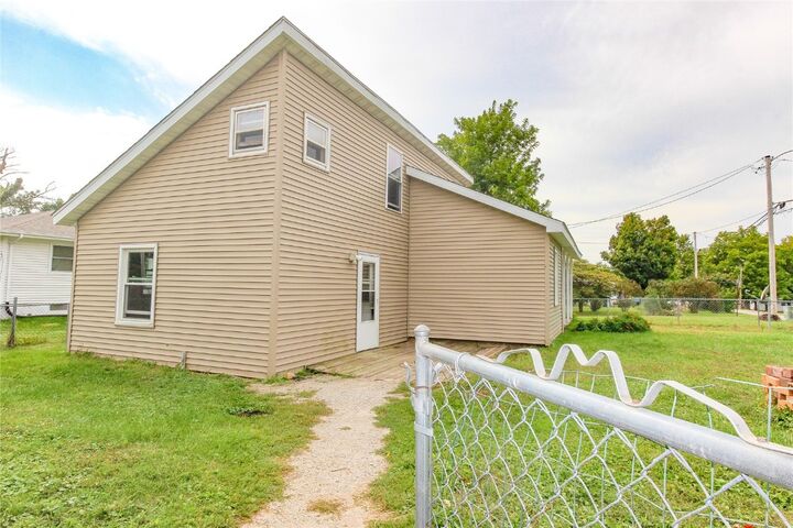 Property Photo:  735 Carroll Drive SE  IA 52403 