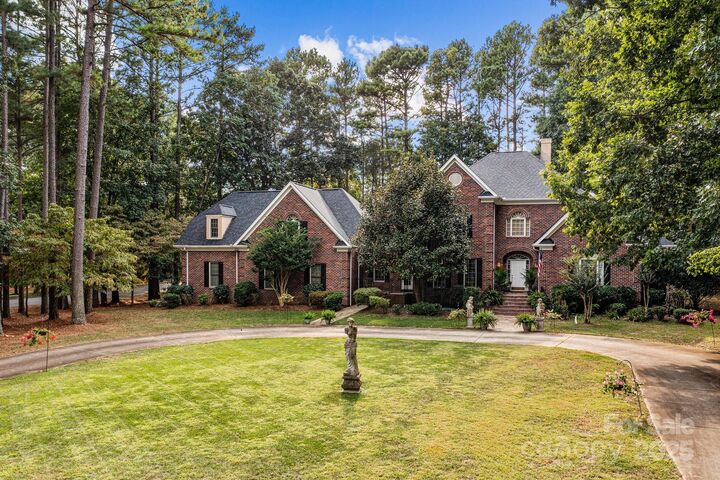 Property Photo:  115 W Glenview Drive  NC 28147