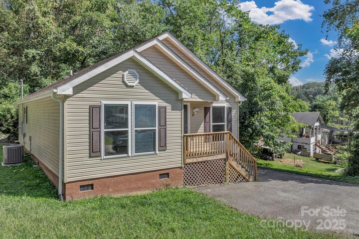 Property Photo:  11 Vine Street  NC 28804 
