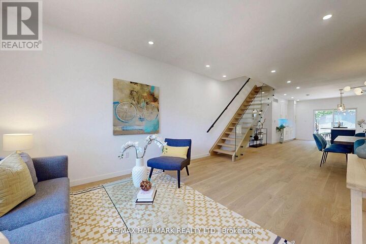 Photo de la propriété: 13 Ferrier Avenue ON M4K 3H5