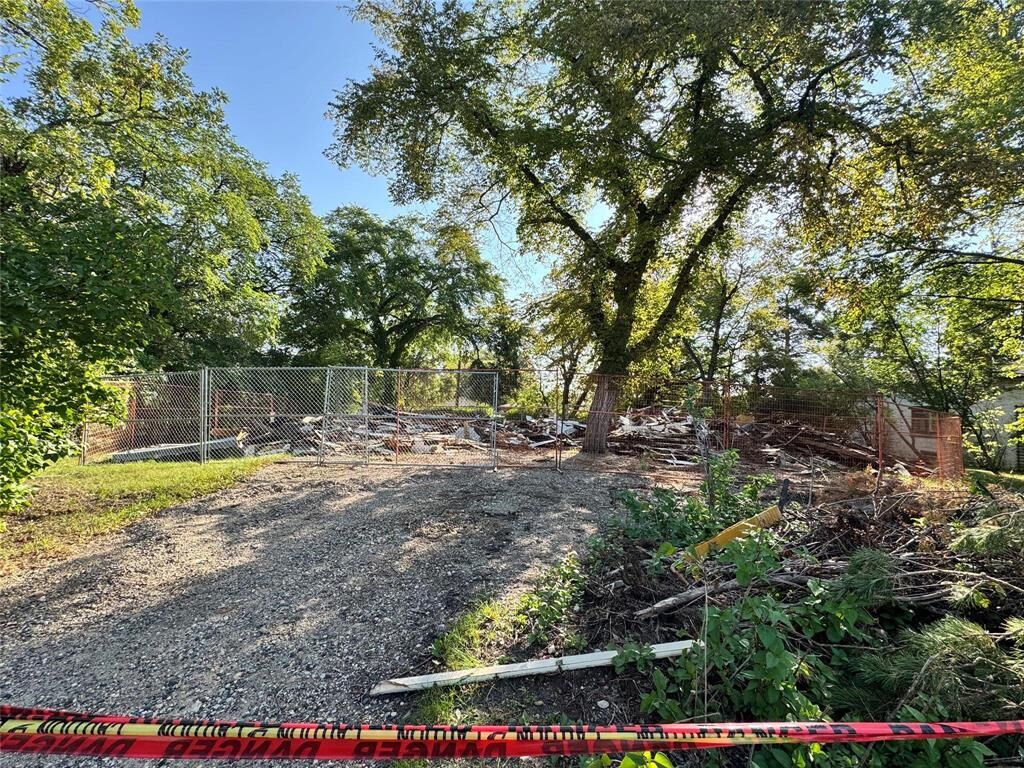 Property Photo:  1415 8th Street  MB R7A 3Z6 