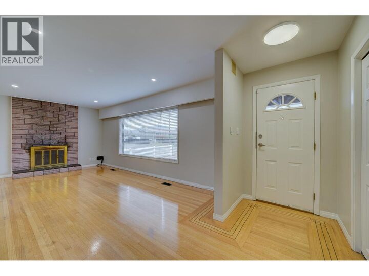 Property Photo:  729 Mackenzie Avenue  BC V2B 3W1 
