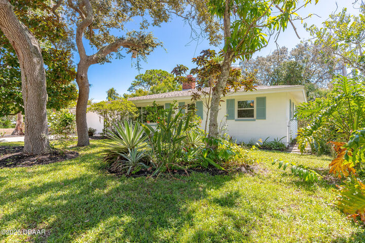 Property Photo:  325 Acacia Drive  FL 32127 