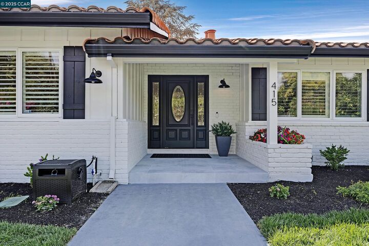 Property Photo: 415 Blackstone Ct CA 94598