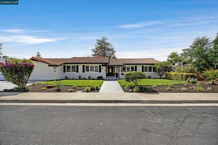 Property Photo:  415 Blackstone Ct  CA 94598 