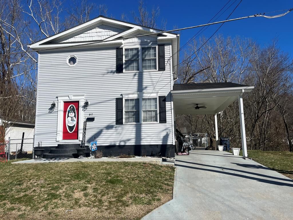 Property Photo: 817 Walnut Avenue KY 41240