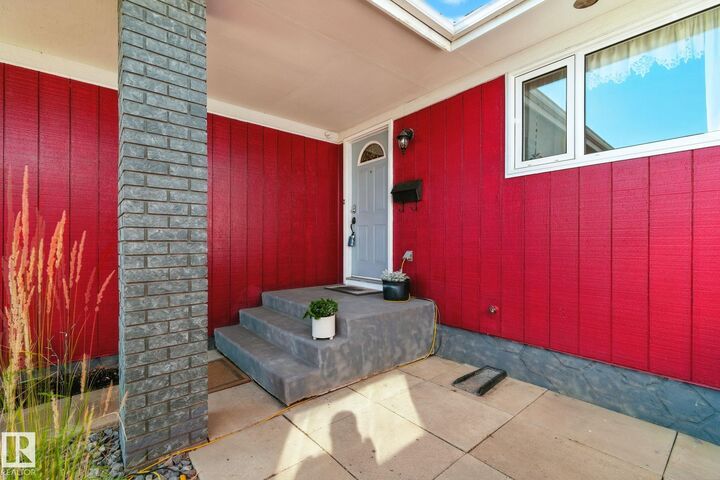 Property Photo:  11716 148 Avenue NW  AB T5X 1B6 