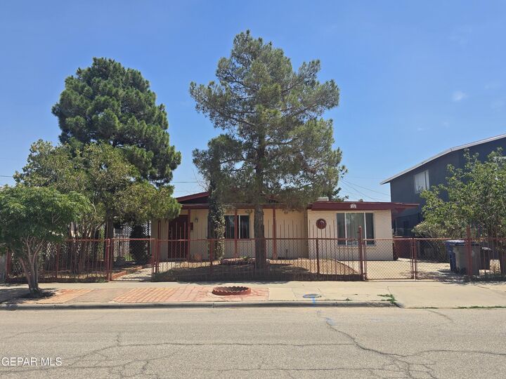 Property Photo:  226 Coronado Road  TX 79915 
