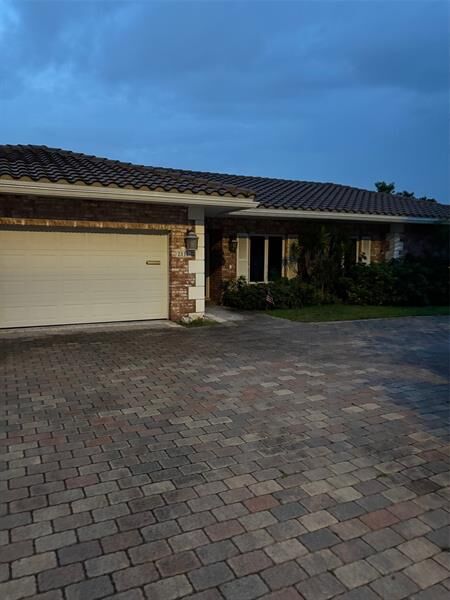 Property Photo: 2811 NE 59th St FL 33308