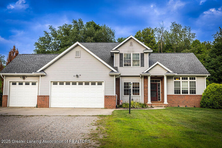 2335 Guernsey Drive  Charlotte MI 48813 photo