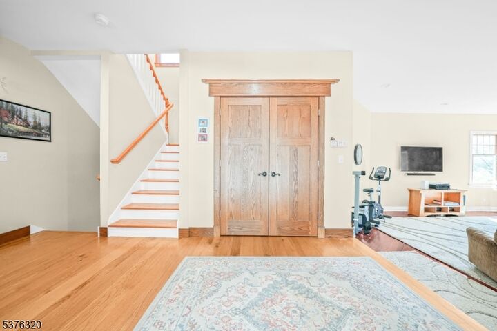 Property Photo:  4 Longview Trl  NJ 07834