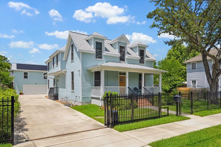 Property Photo: 523 W 15th Street TX 77008