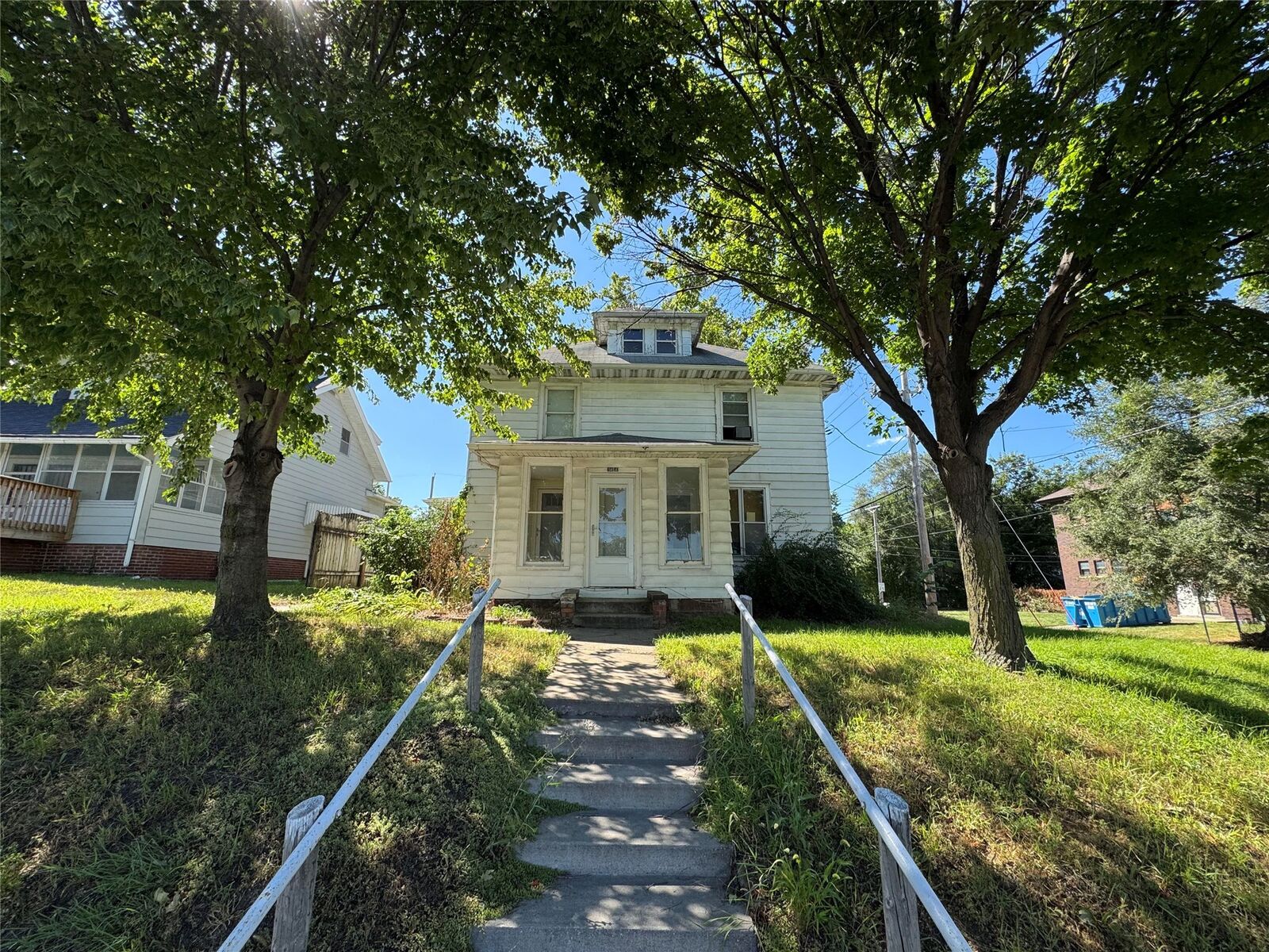 Property Photo:  1464 E 14th Street  IA 50316 