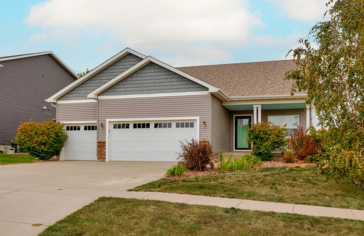 9641 Valley Parkway  Johnston IA 50131 photo