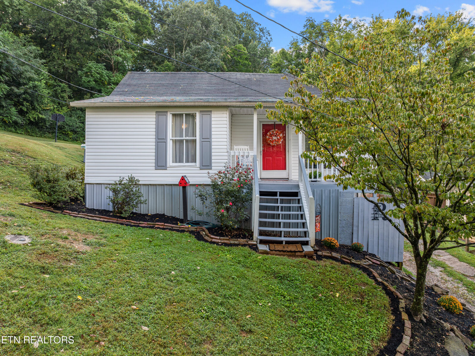 Property Photo: 1012 Kingland Ave TN 37920