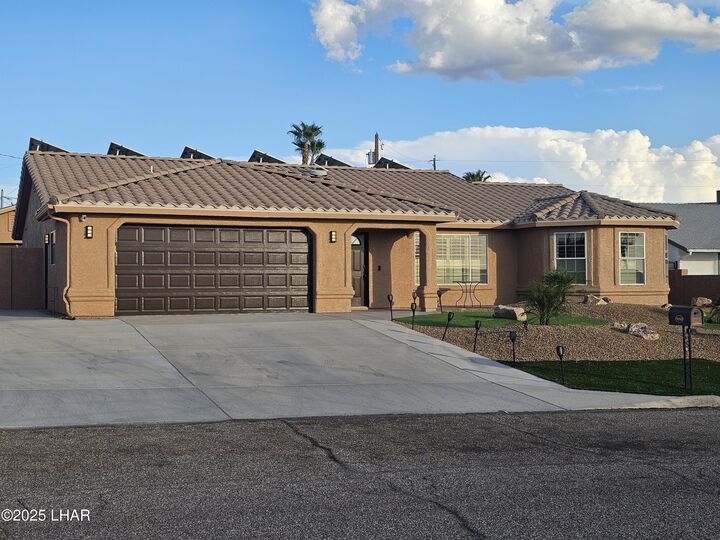 Property Photo:  1050 Rolling Hills Dr  AZ 86406 