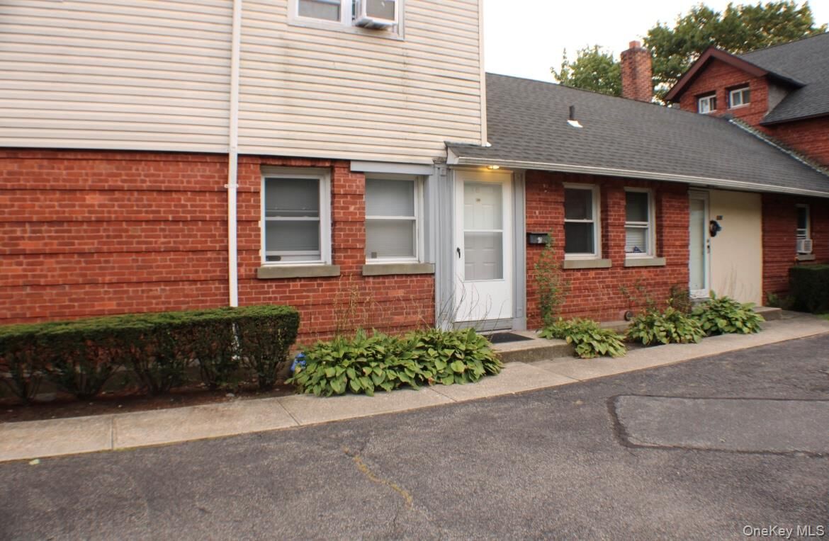 Property Photo:  534 Milligan Lane 3B  NY 11795 